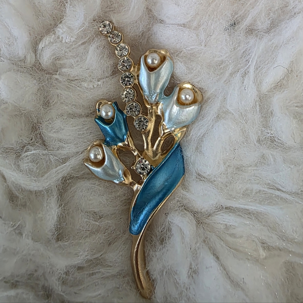 Elegant Rhinestone Brooch - Picture 4 of 7